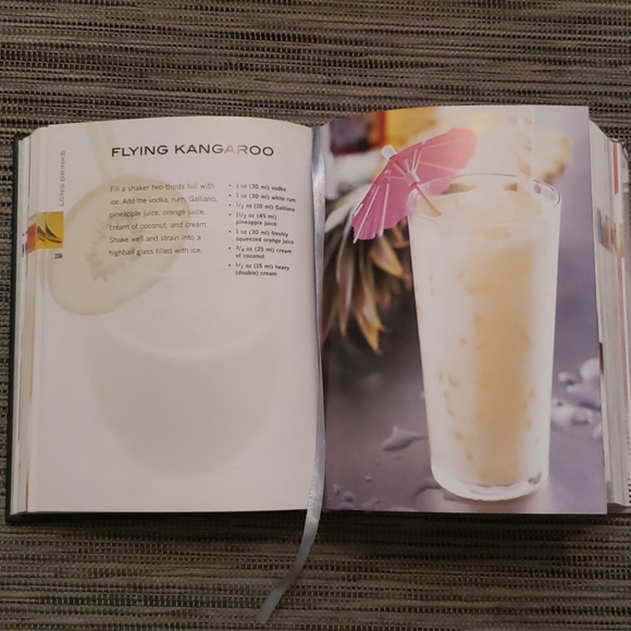 Cocktails The Art of Mixing 1001 Recipe Book - Picture 2 of 5